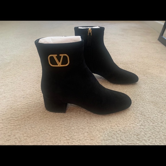 Vlogo Signature Suede Ankle Boot - Picture 7 of 10